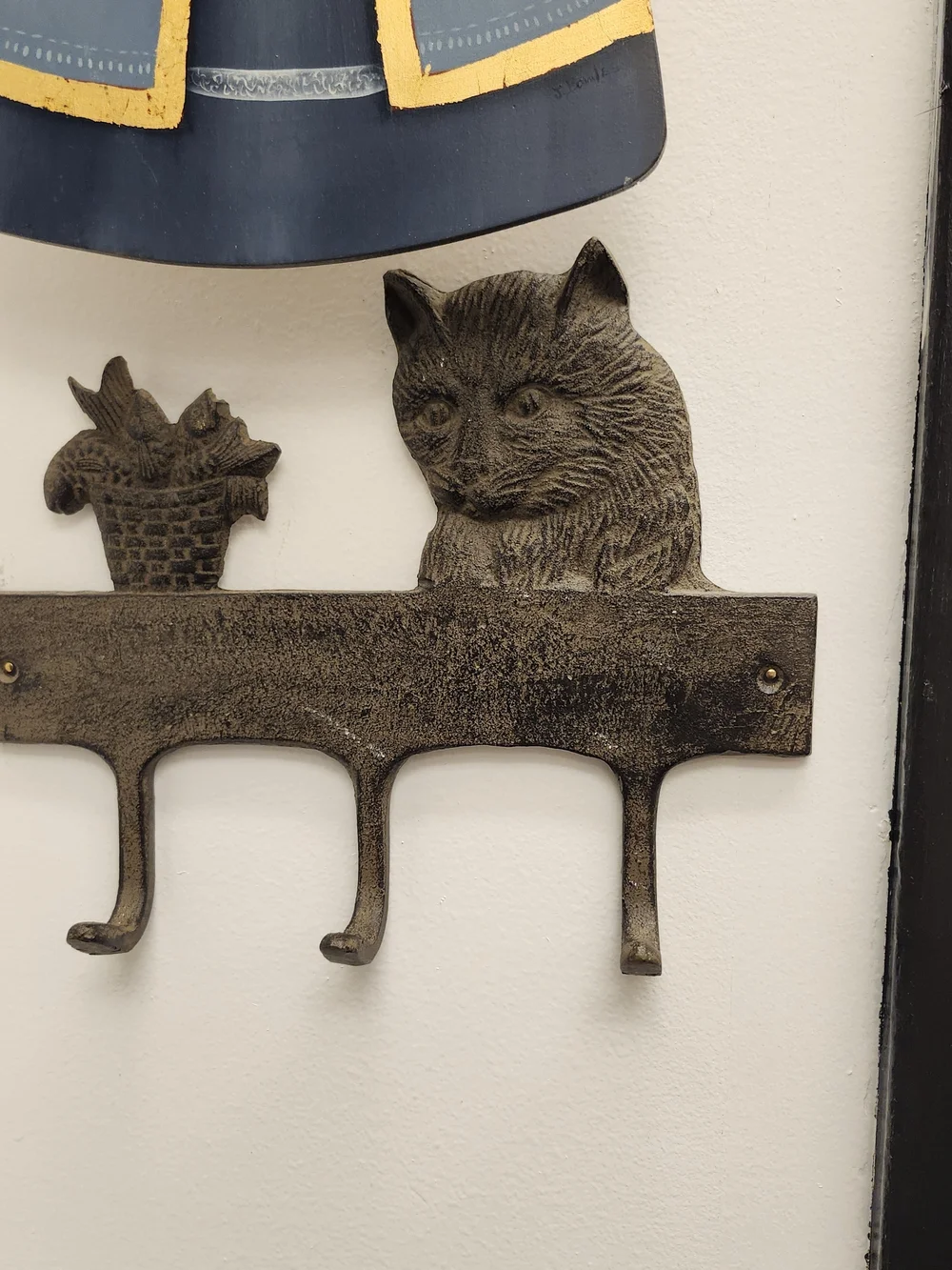 Vintage Wrought Iron Metal Cast Cat Wall Mounted 3 Hook Rack